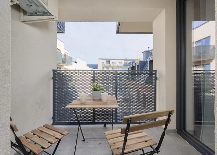 Chique Apartment For A Big Family With 2 Parking Spaces By Noclegi Renters