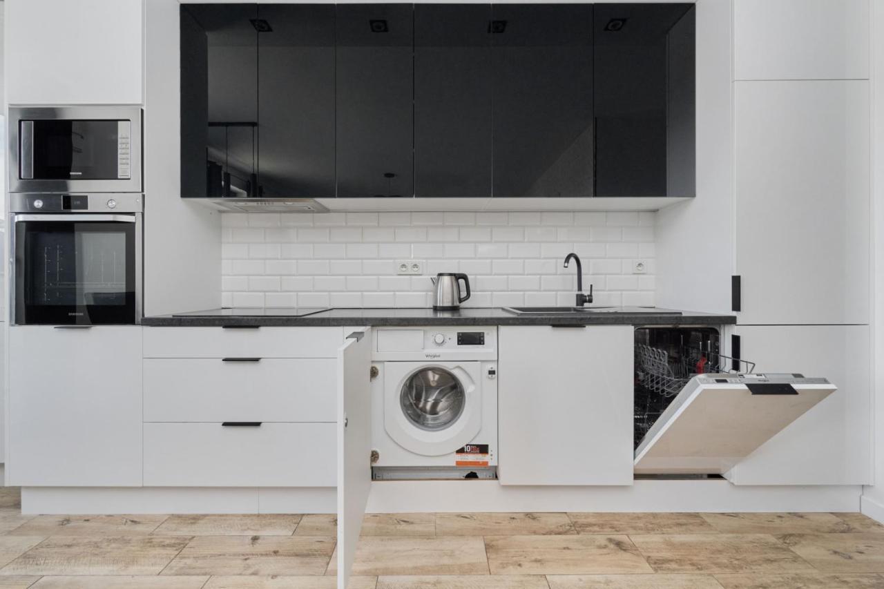 Chique For A Big Family With 2 Parking Spaces By Renters *