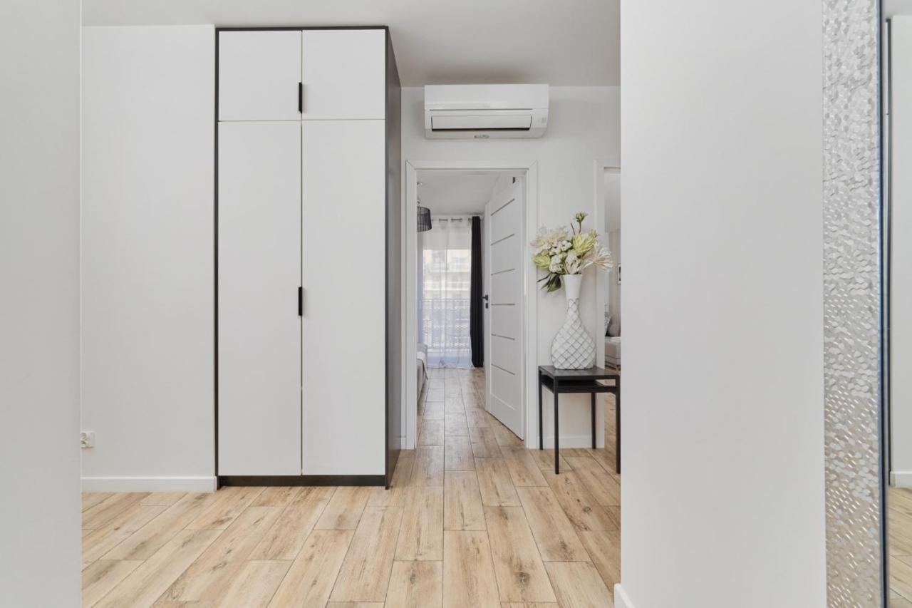 Chique For A Big Family With 2 Parking Spaces By Renters Wroclaw